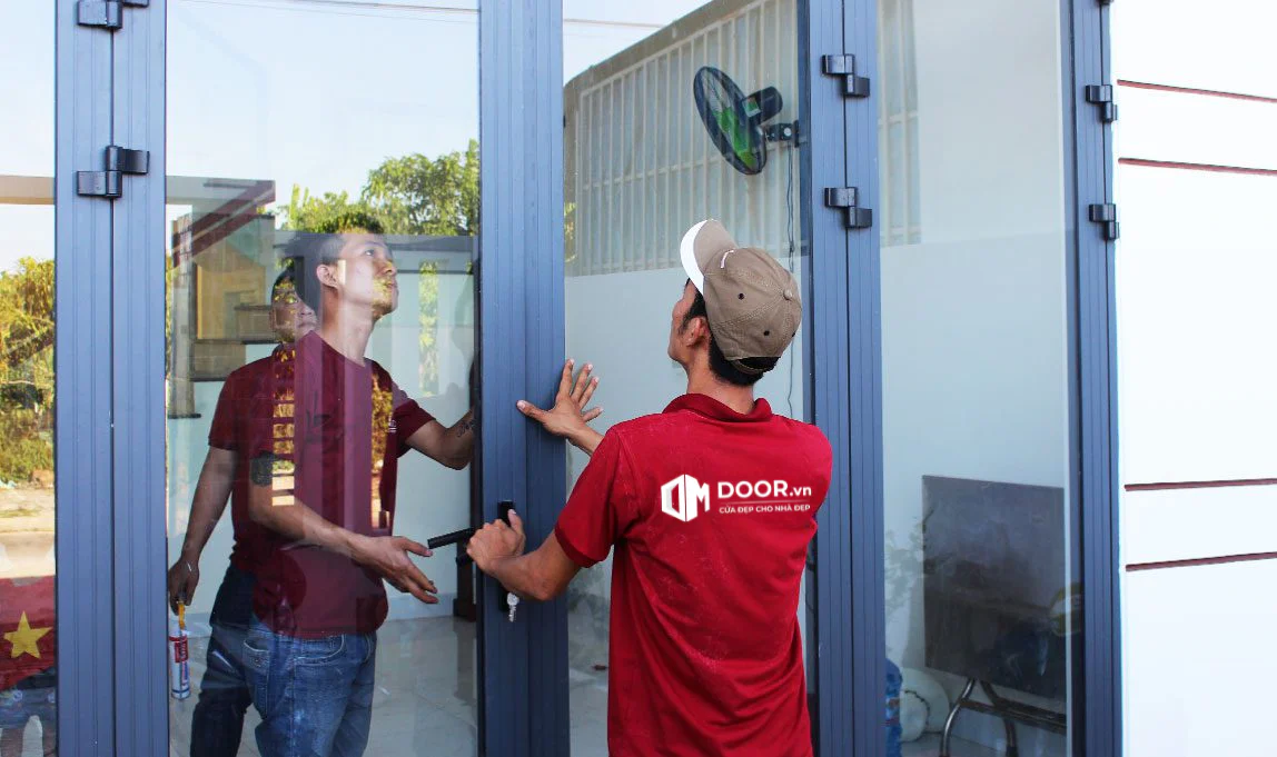 Kết hợp với Cửa kính TP HCM chất lượng cao cũng giúp giảm chi phí bảo trì tổng thể.