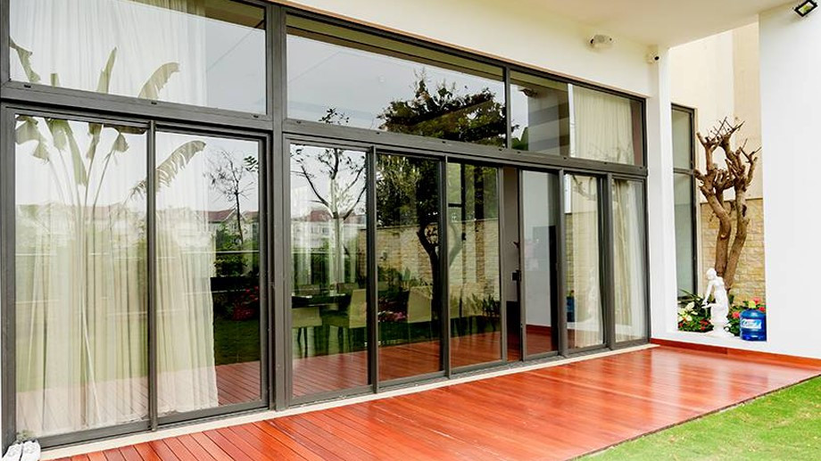 Giống như việc lựa chọn lắp đặt cửa cuốn TP HCM để kết hợp công năng với thẩm mỹ, kiến trúc Phục hưng nhắc nhở rằng sự hài hòa luôn là yếu tố cốt lõi trong mọi công trình.
