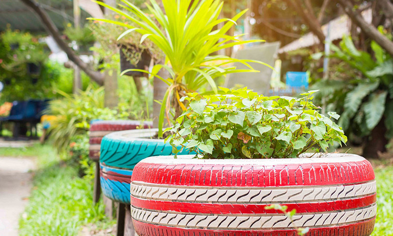 Giống như việc tham khảo Báo giá cửa cuốn TP HCM để tìm giải pháp phù hợp, lựa chọn vật liệu tái chế là bước đi đúng đắn cho một tương lai bền vững.