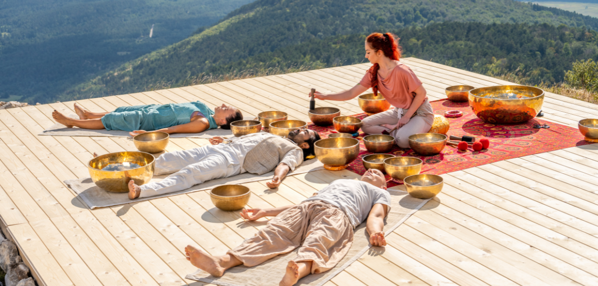 Giữa nhịp sống đô thị hối hả, âm nhạc là liều thuốc tự nhiên không tốn kém mà hiệu quả.