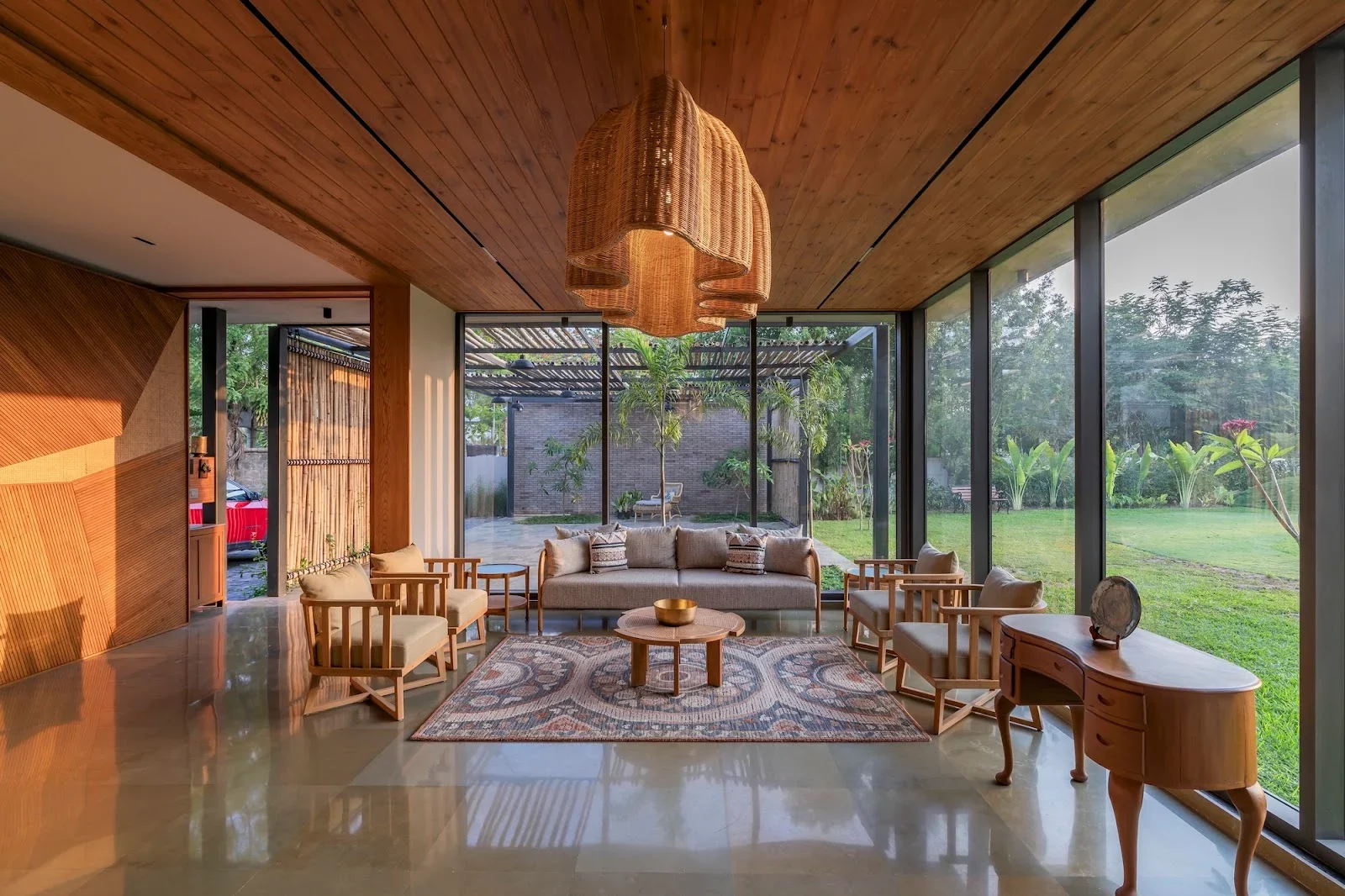 Dù là nhà ở, công trình công cộng hay các hạng mục kỹ thuật như Lắp đặt cửa cuốn TP HCM, tư duy bền vững vẫn nên được đặt lên hàng đầu.